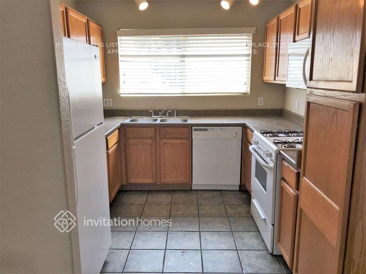 16160 W Lincoln St - Photo 4 of 11