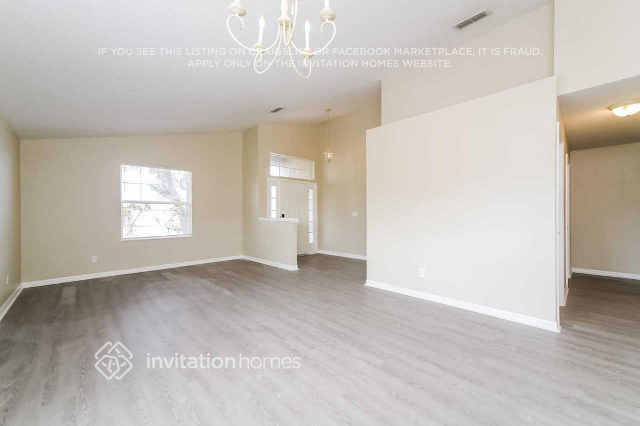 4610 Sandhurst St - Photo 4 of 17