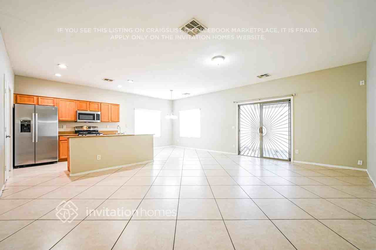 6342 W Cambridge Ave - Photo 4 of 17