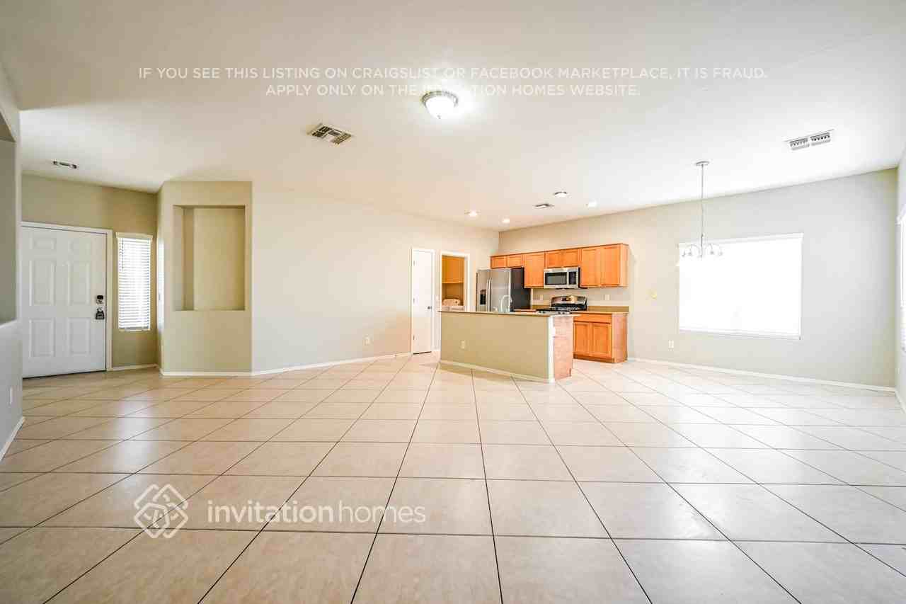 6342 W Cambridge Ave - Photo 5 of 17