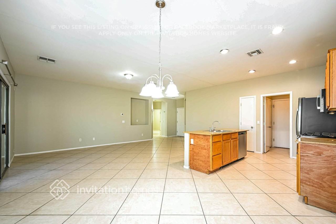 6342 W Cambridge Ave - Photo 6 of 17