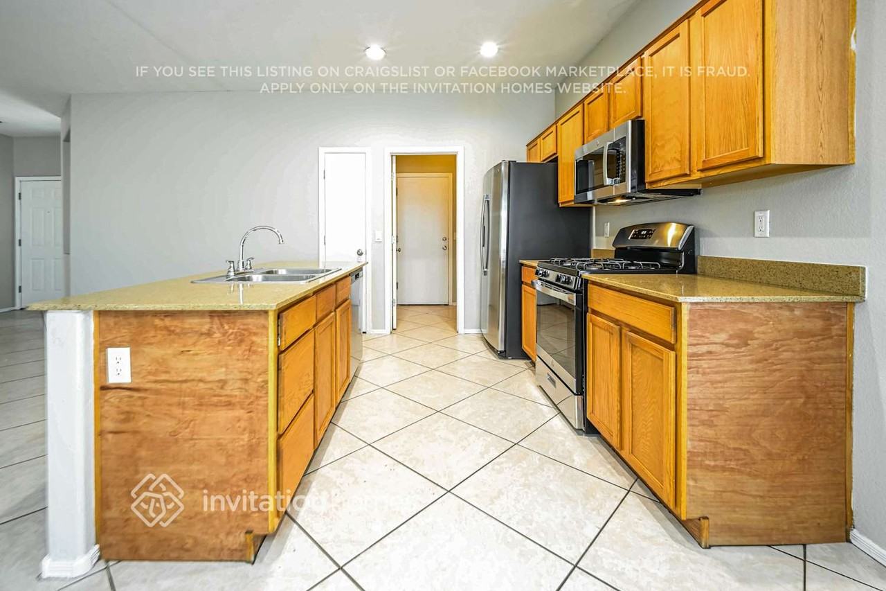 6342 W Cambridge Ave - Photo 7 of 17