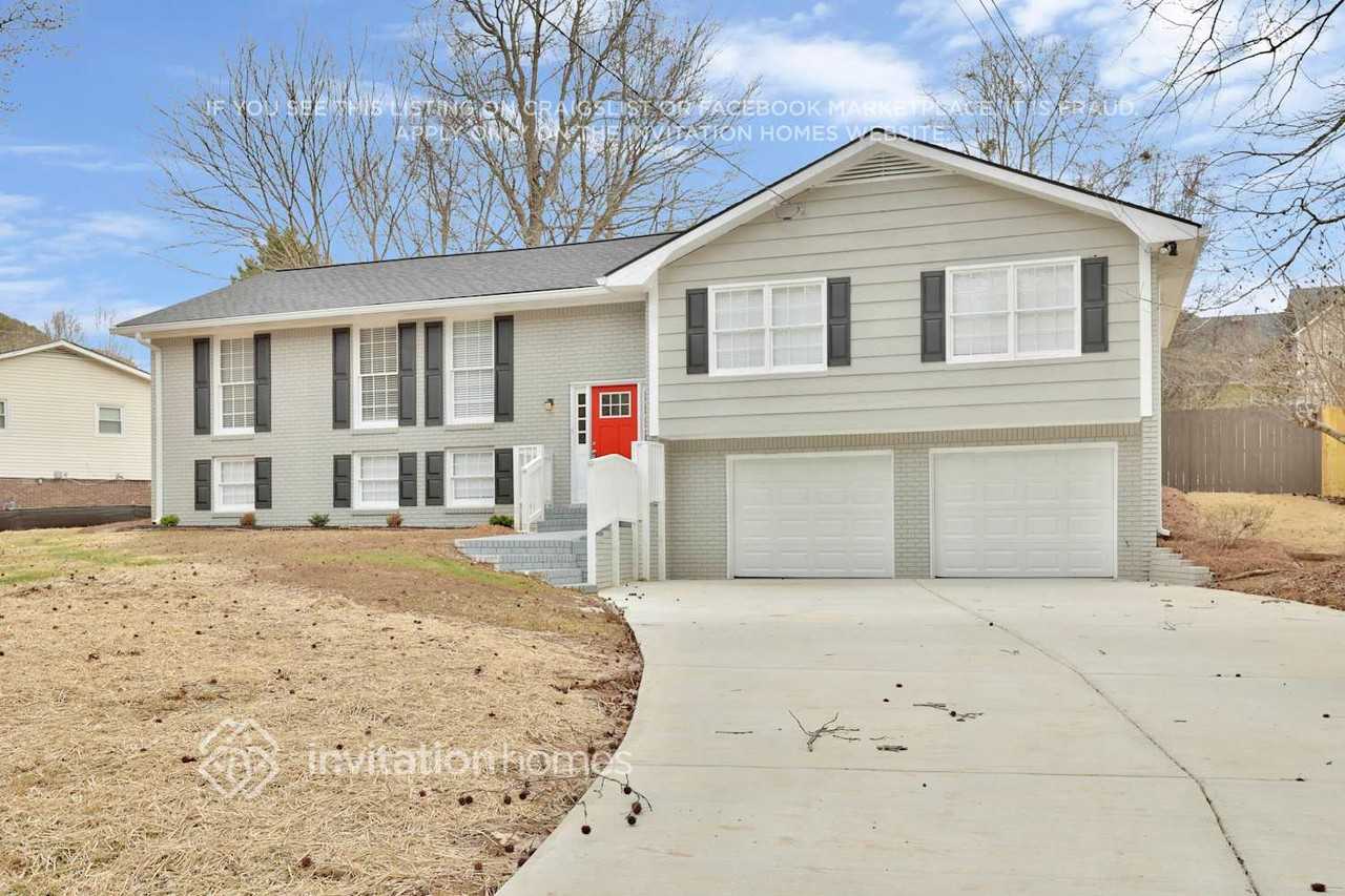 2082 Cezar Dr Nw - Photo 2 of 24