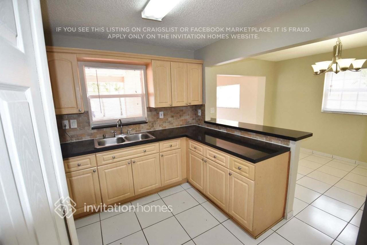 10310 Sw 4th St - Photo 4 of 13