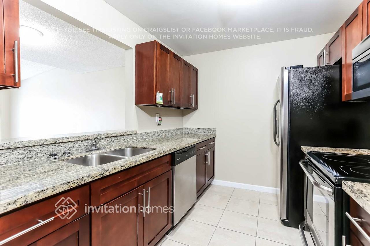 6419 Nw 192nd Ter - Photo 7 of 19