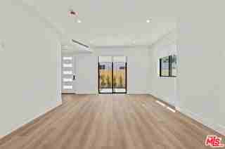 5841 Kester Ave - Photo 4 of 8