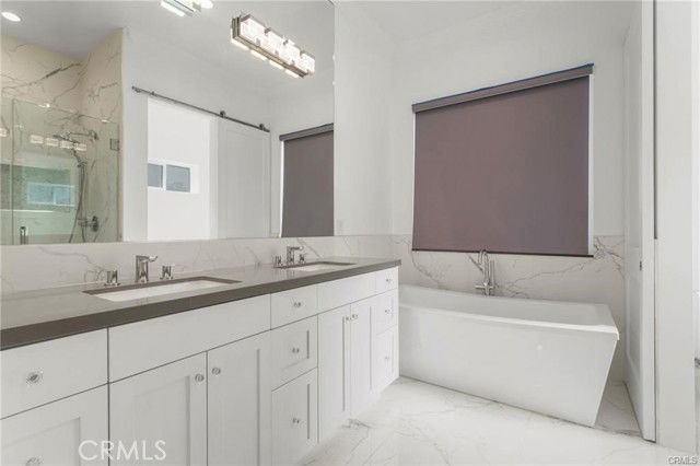 5537 Vanalden Ave - Photo 5 of 8