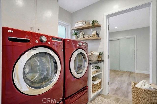 4450 Hayvenhurst Ave - Photo 2 of 8