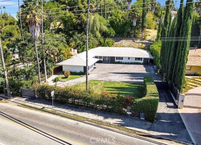 4450 Hayvenhurst Ave - Photo 3 of 8