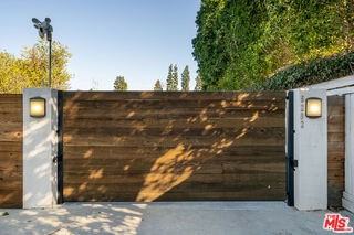 5202 Topeka Dr - Photo 3 of 8