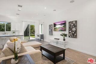 5202 Topeka Dr - Photo 7 of 8