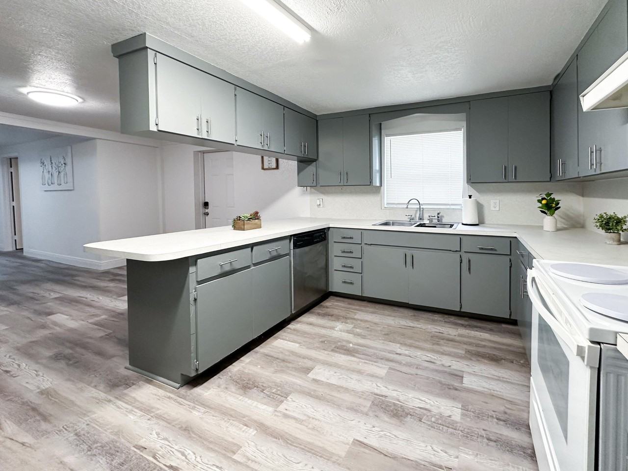 N Orangeview Ave - Photo 4 of 9