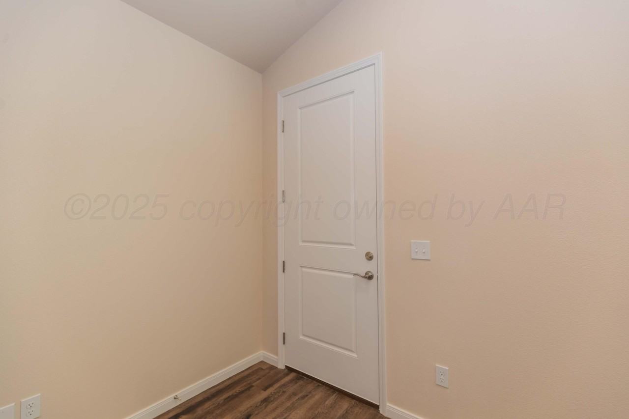 7605 Beck Dr - Photo 2 of 27