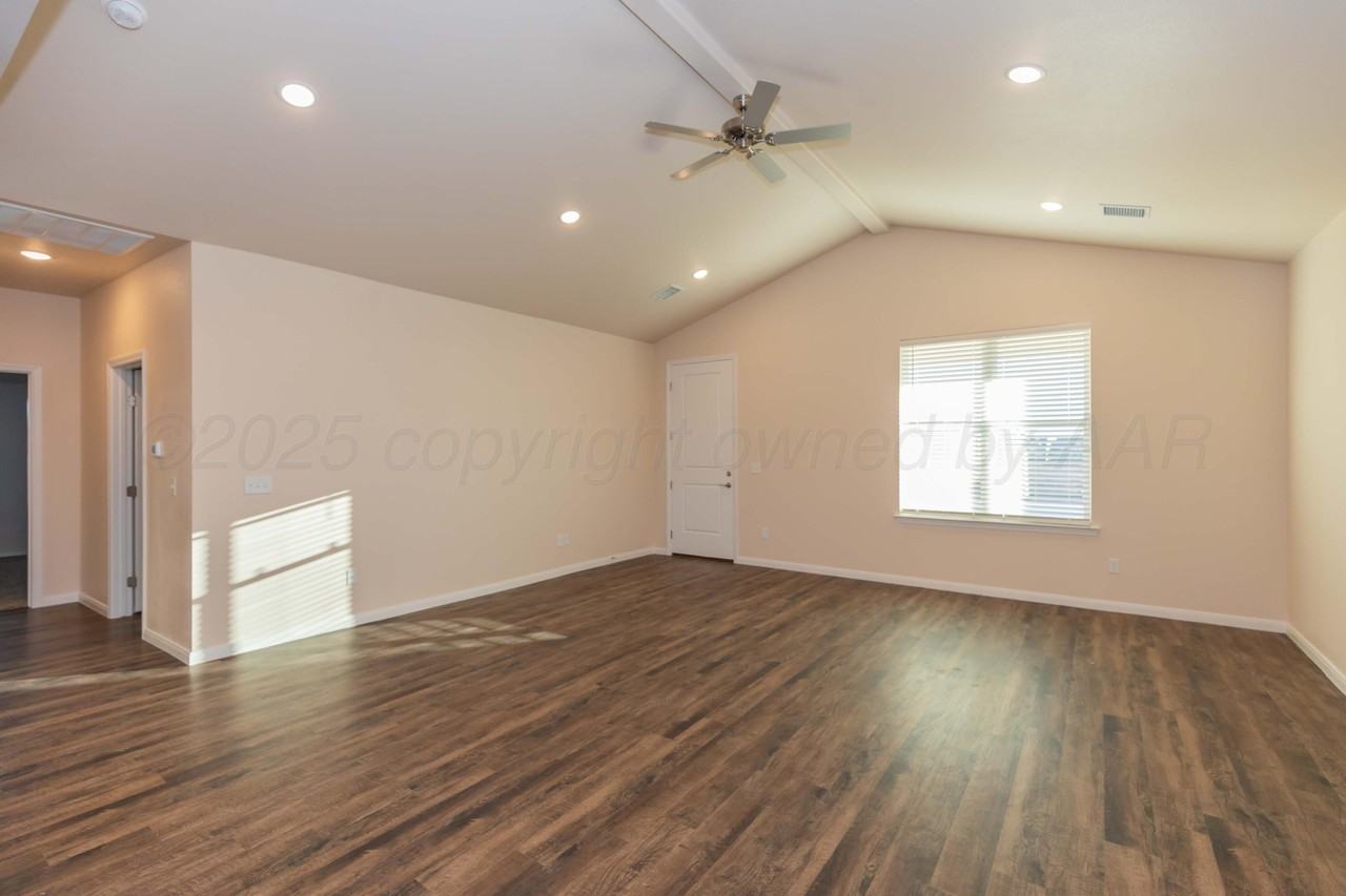 7605 Beck Dr - Photo 3 of 27