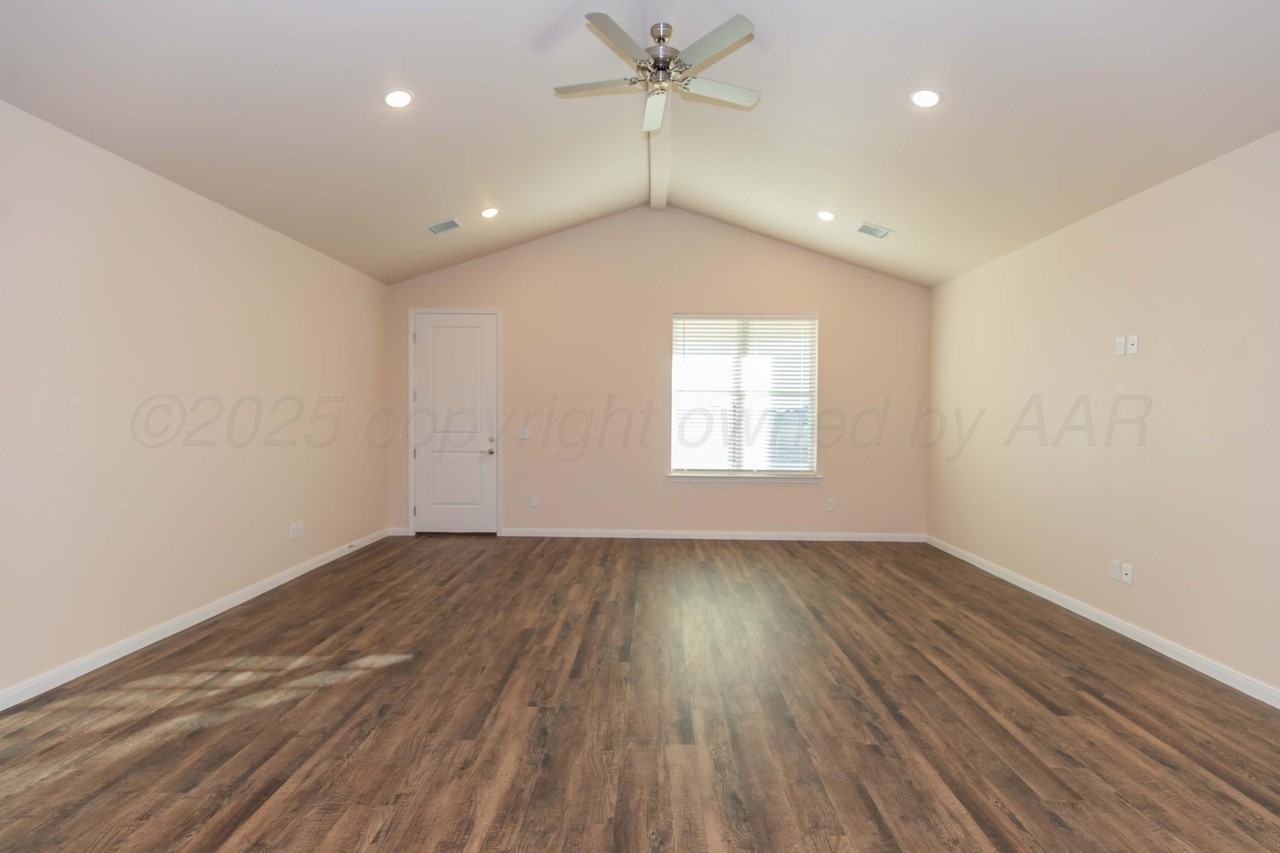 7605 Beck Dr - Photo 4 of 27