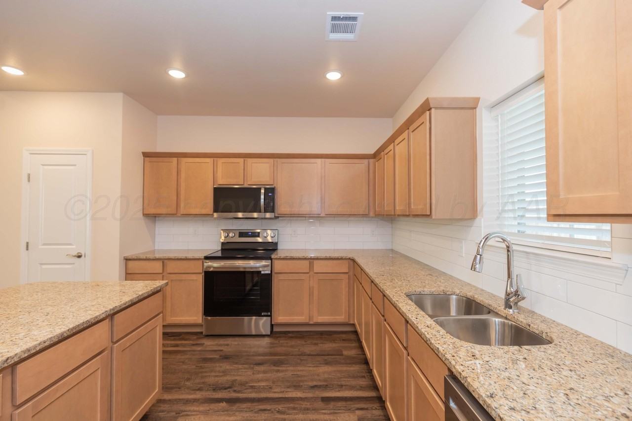 7605 Beck Dr - Photo 7 of 27