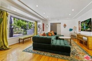 2867 N Beachwood Dr - Photo 6 of 8