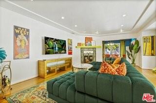 2867 N Beachwood Dr - Photo 7 of 8