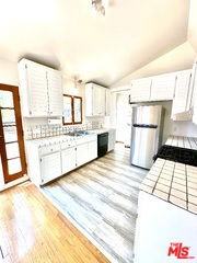 9012 Phyllis Ave - Photo 3 of 8