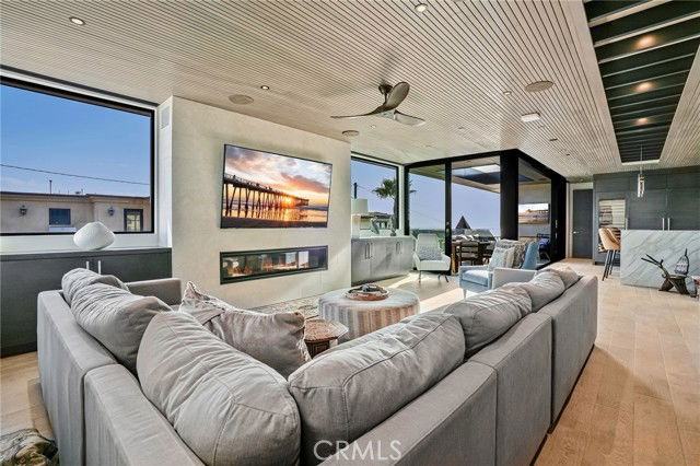 405 26th St - Photo 6 of 8