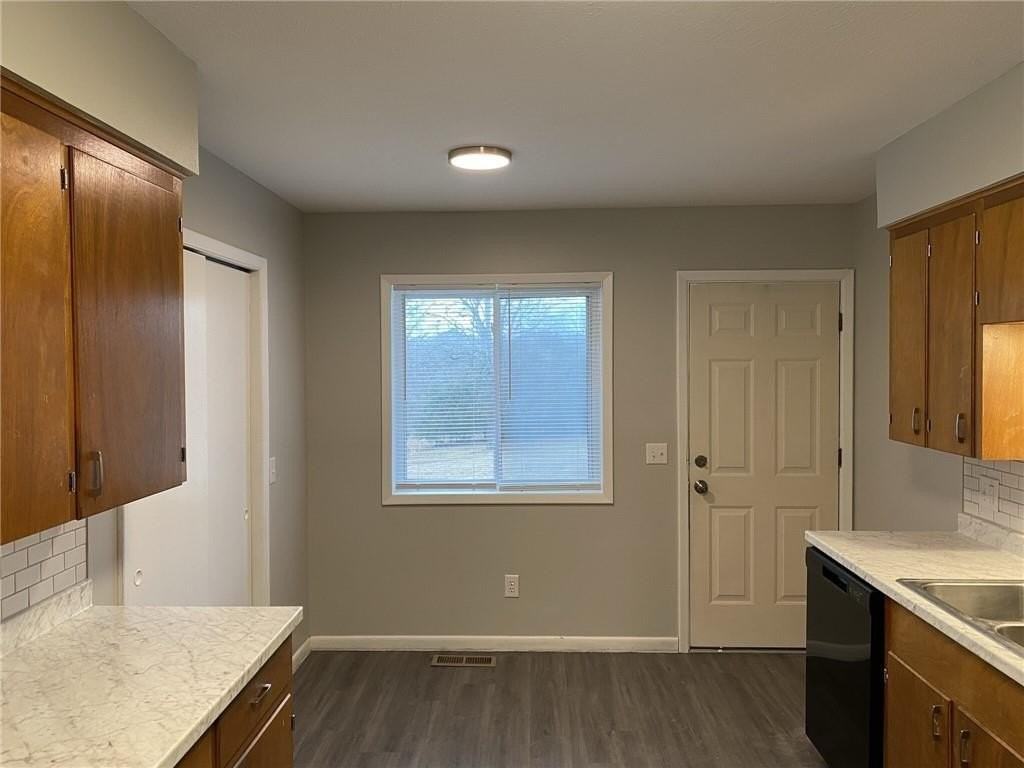 14901 Dutchmans Dr - Photo 5 of 18