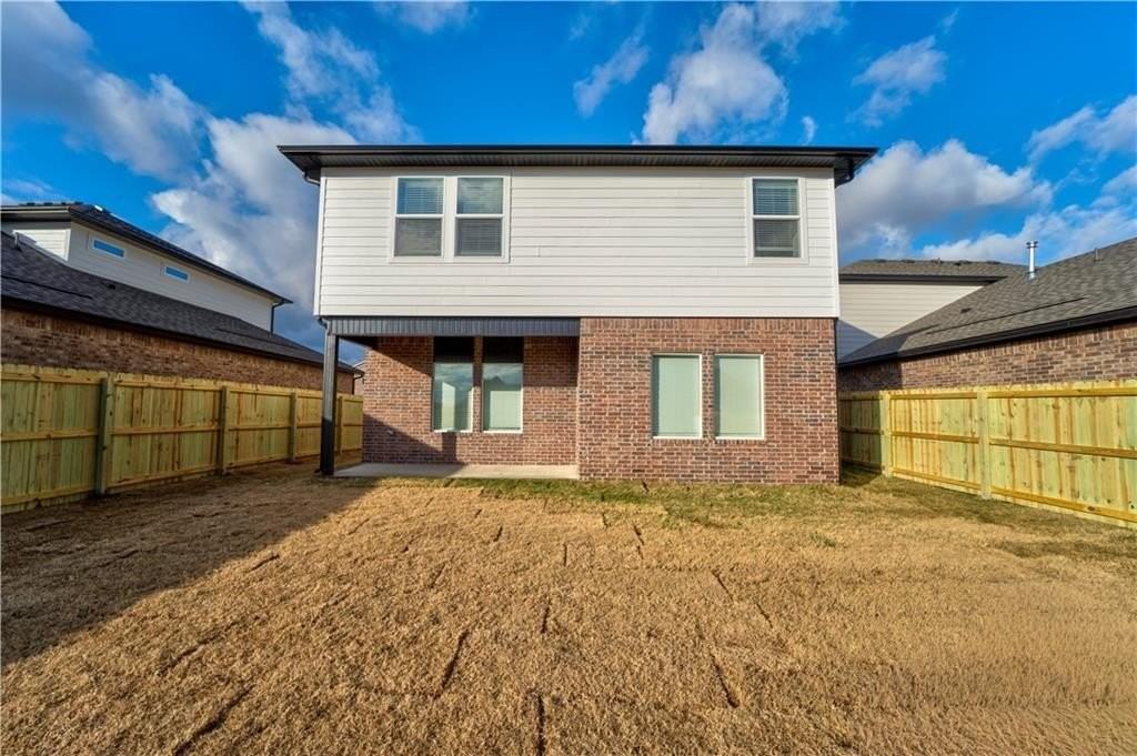 139 S Maroon Ave - Photo 2 of 18