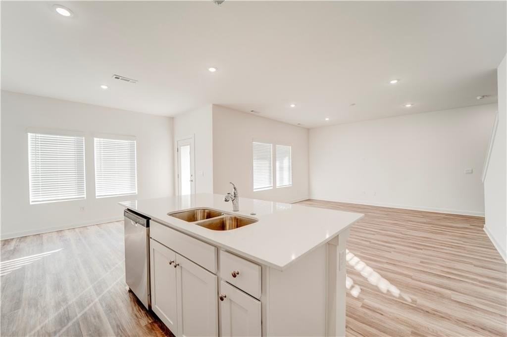 139 S Maroon Ave - Photo 6 of 18