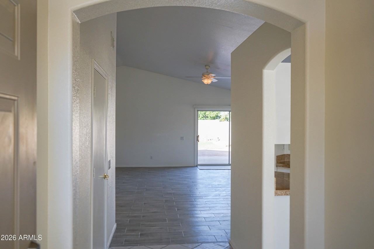 778 E Park Ave - Photo 4 of 36