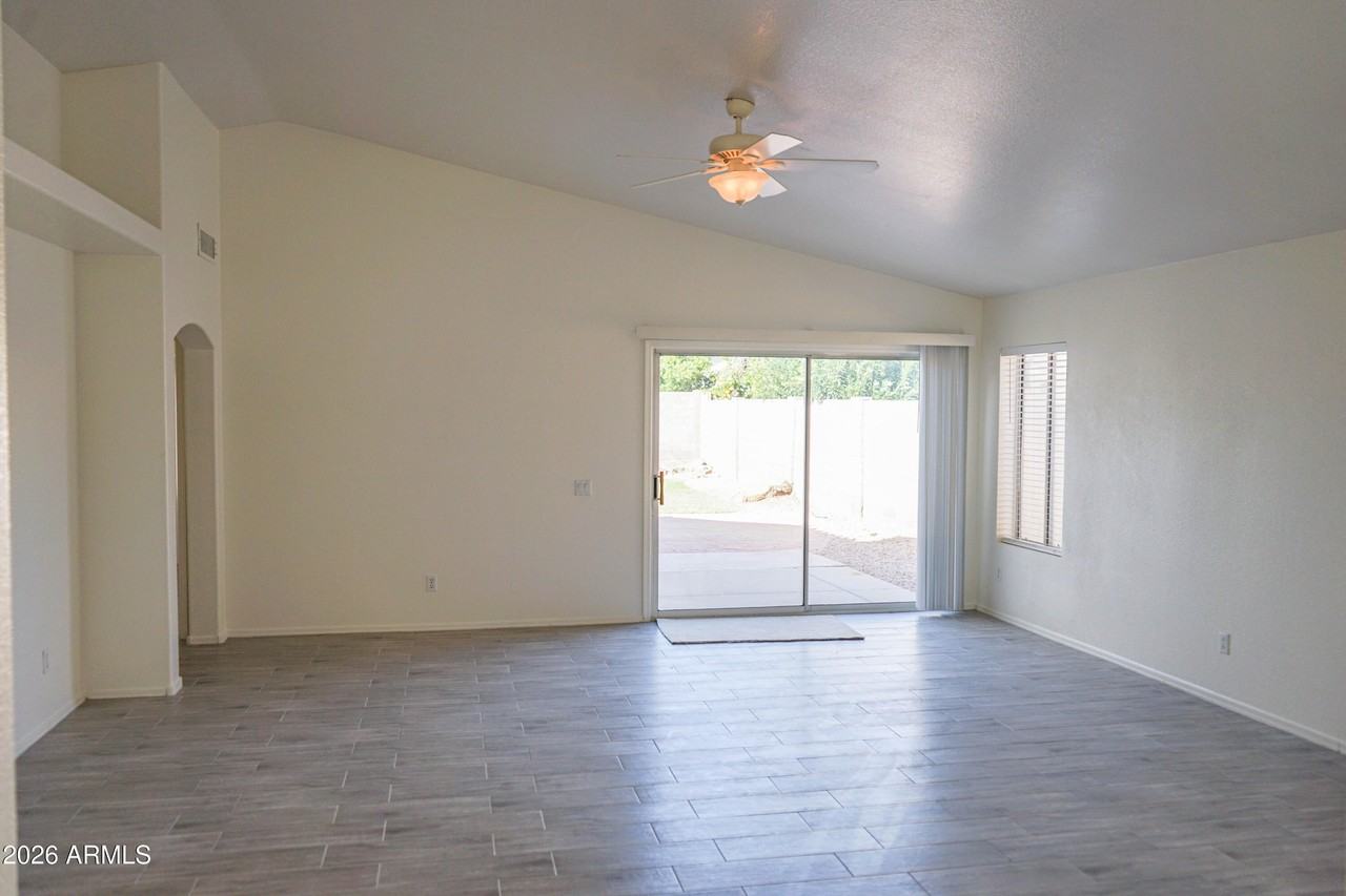 778 E Park Ave - Photo 5 of 36