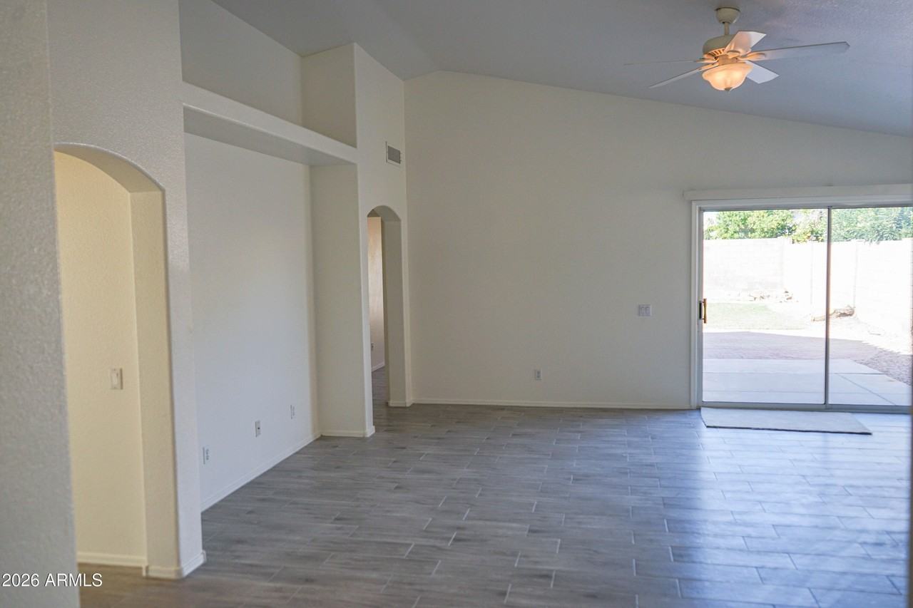 778 E Park Ave - Photo 6 of 36