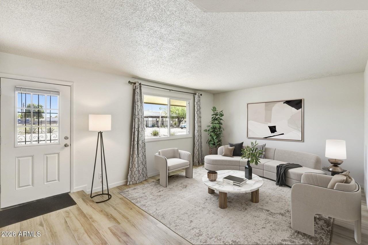 1986 E Palmcroft Dr - Photo 2 of 20