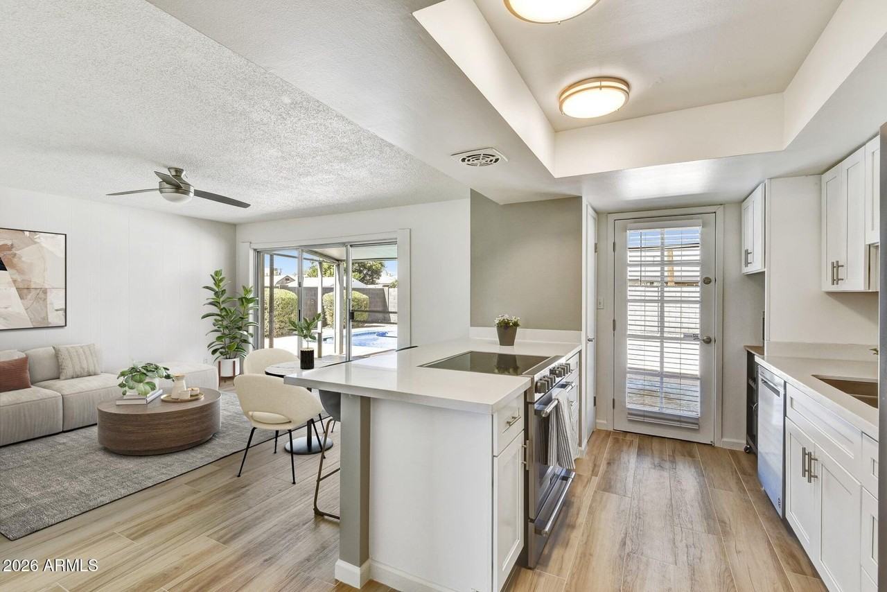 1986 E Palmcroft Dr - Photo 4 of 20