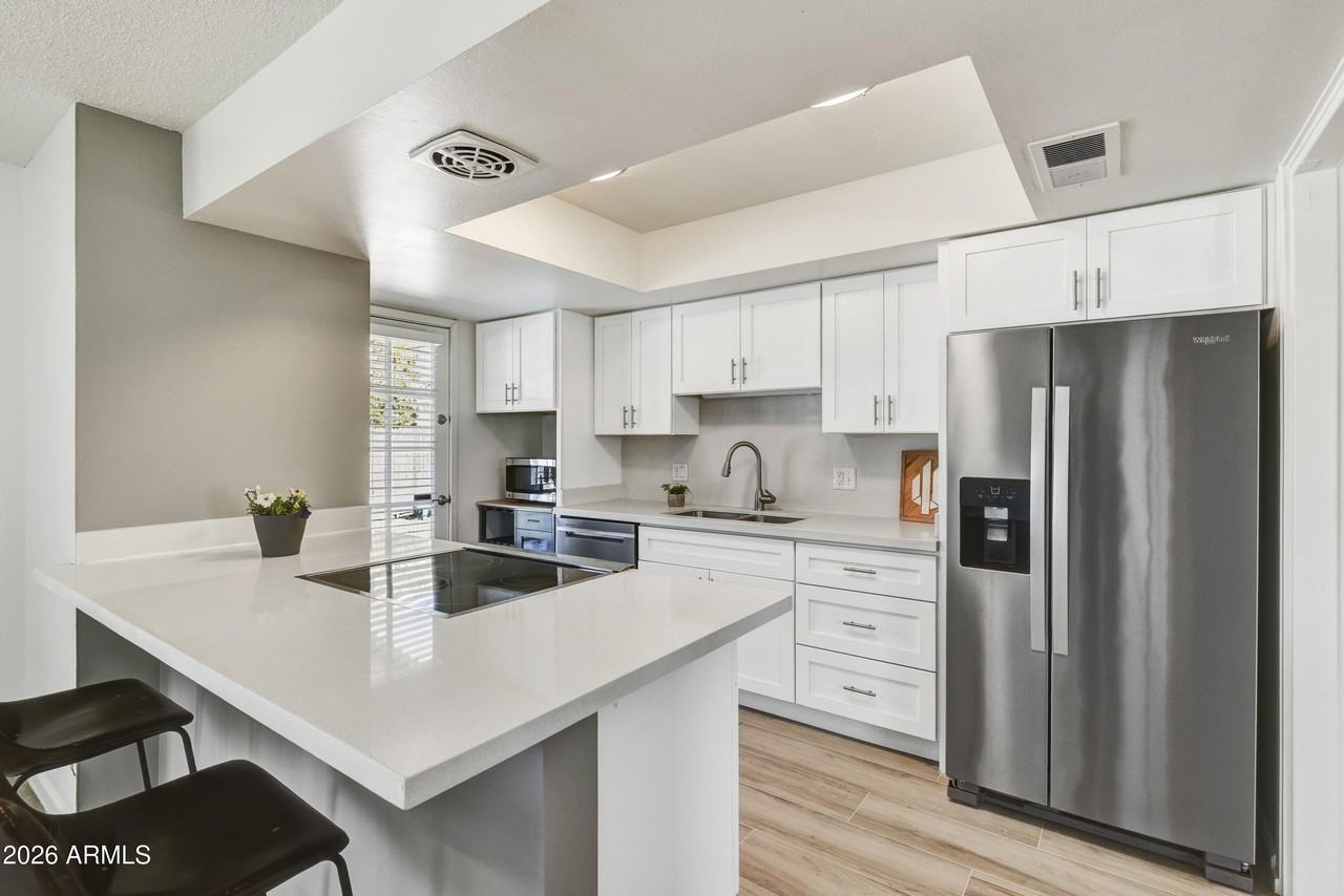 1986 E Palmcroft Dr - Photo 6 of 20