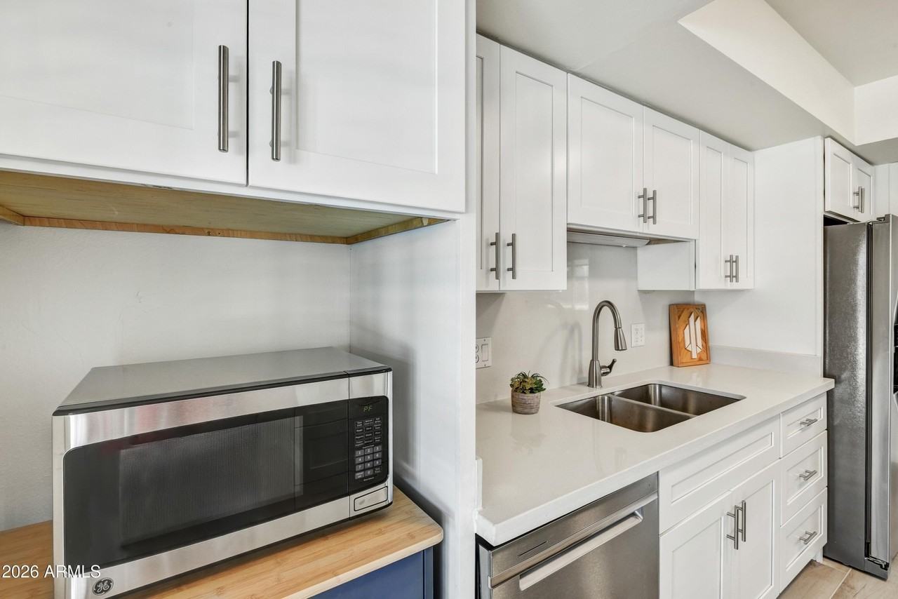 1986 E Palmcroft Dr - Photo 7 of 20