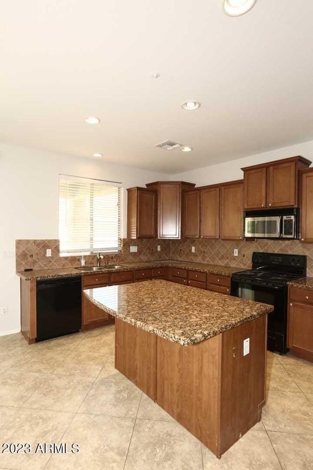 7062 W Andrew Ln - Photo 6 of 46