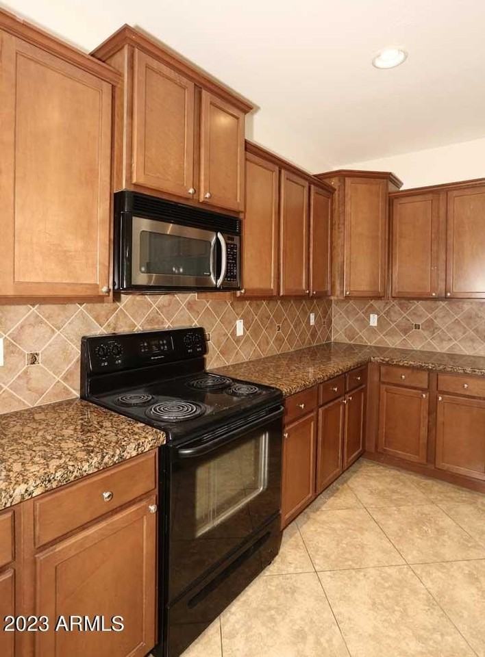 7062 W Andrew Ln - Photo 7 of 46