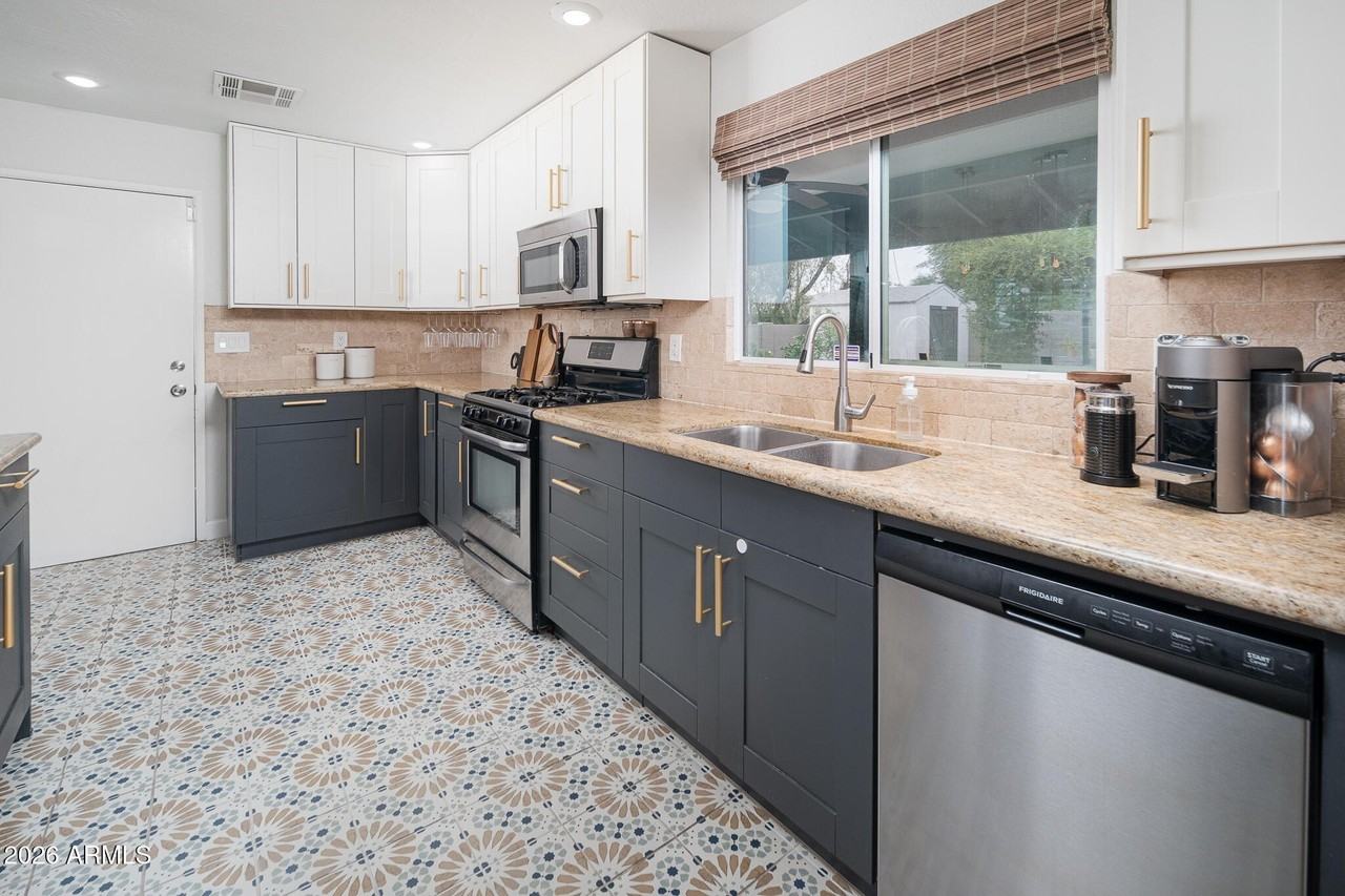 1731 W Highland Ave - Photo 5 of 34