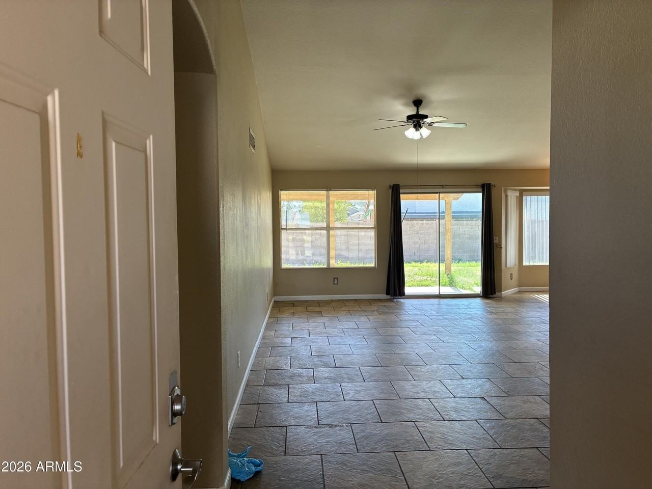 8981 W Maryland Ave - Photo 4 of 33