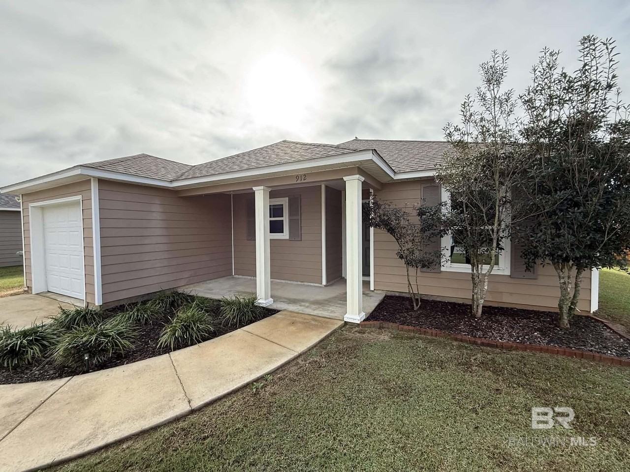 912 Sentinel Cir - Photo 2 of 41