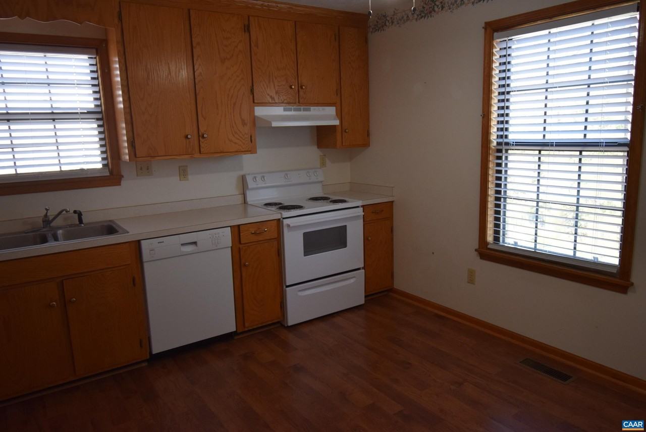 367 Jefferson Dr - Photo 4 of 16