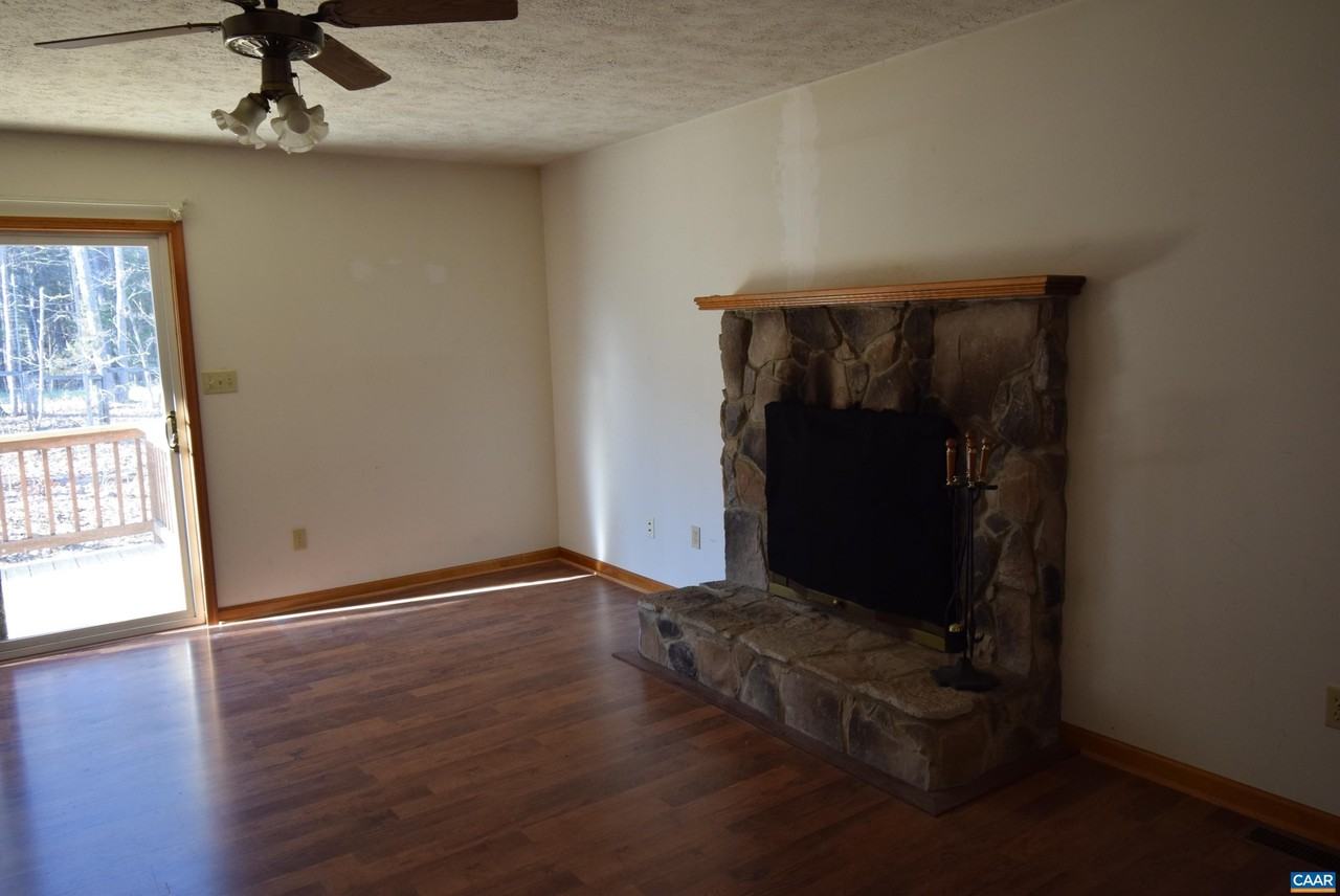 367 Jefferson Dr - Photo 6 of 16