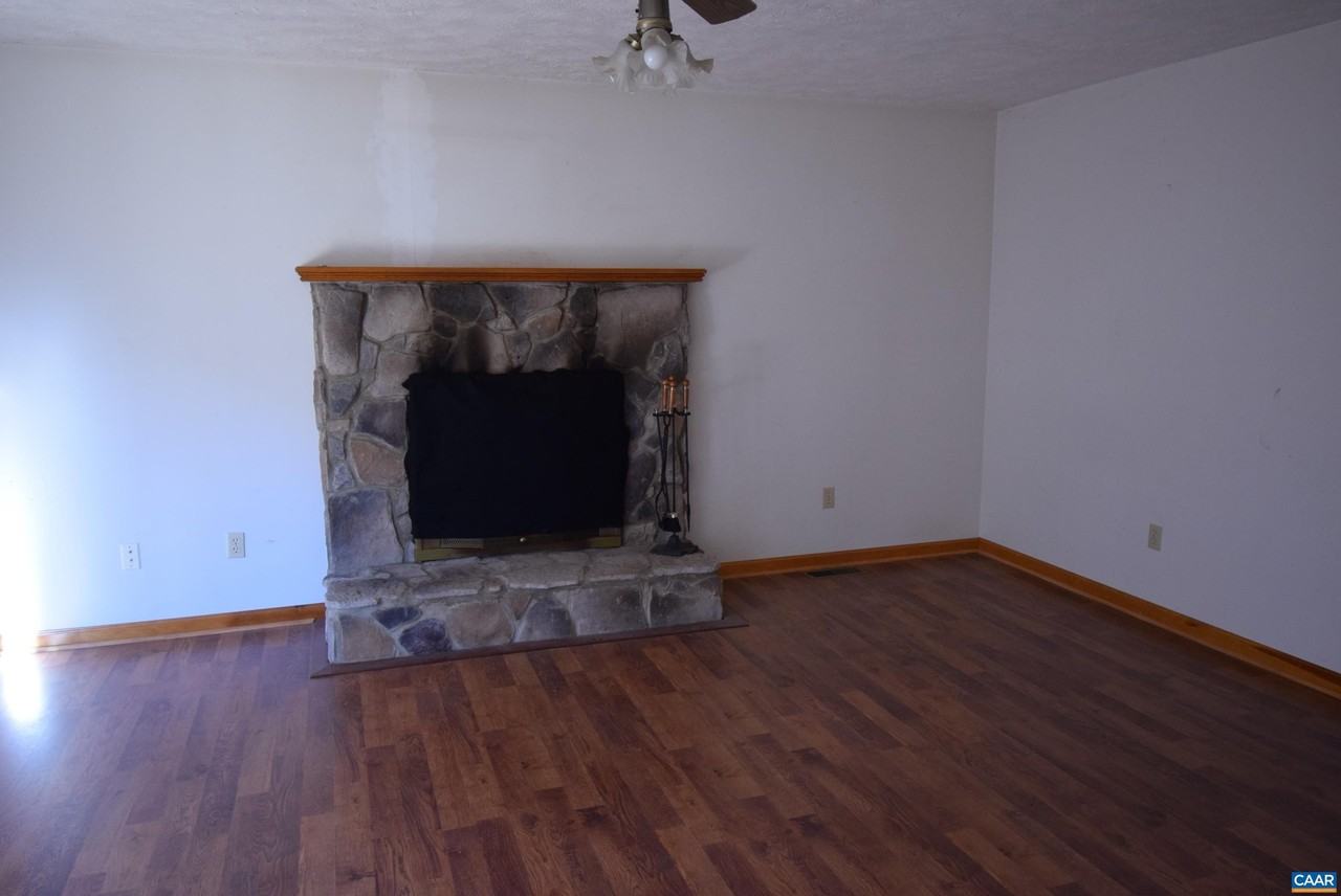 367 Jefferson Dr - Photo 7 of 16