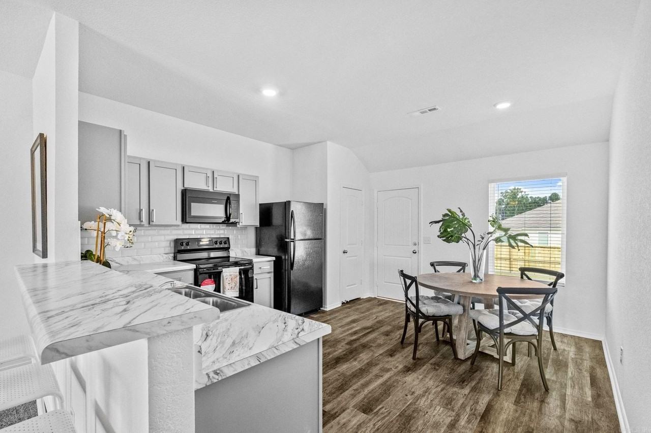 90 Kinley Brook Ln - Photo 6 of 34