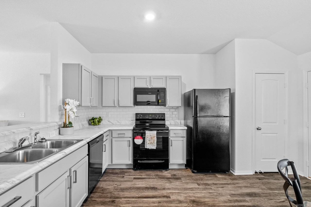 90 Kinley Brook Ln - Photo 7 of 34