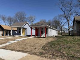 featured image of 1215 College St