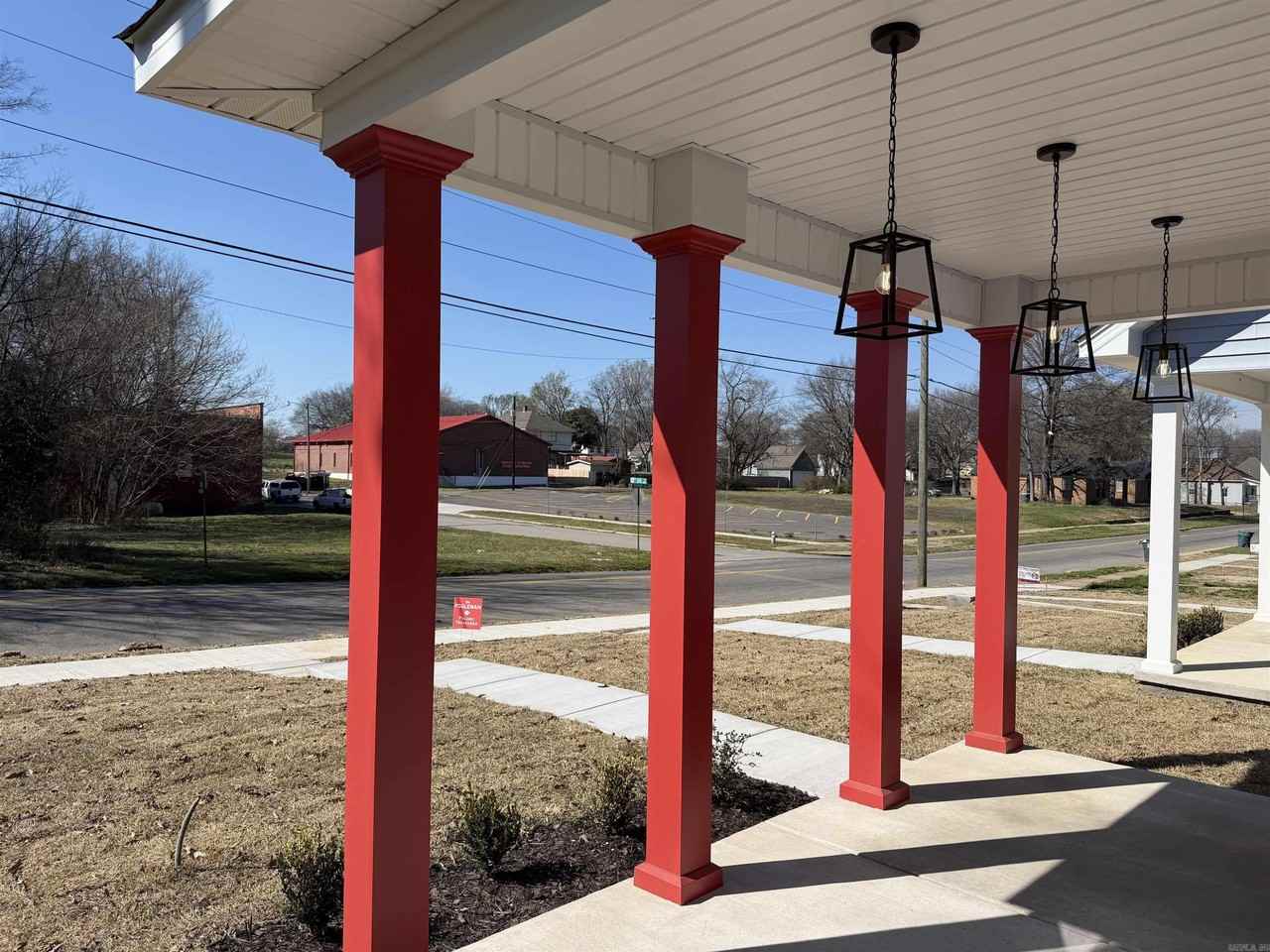 1215 College St - Photo 4 of 28