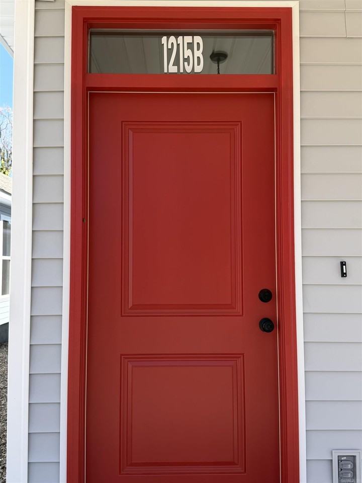 1215 College St - Photo 5 of 28