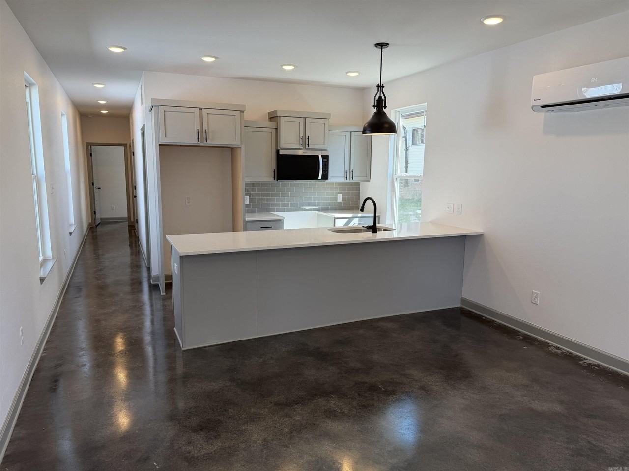 1215 College St - Photo 6 of 28