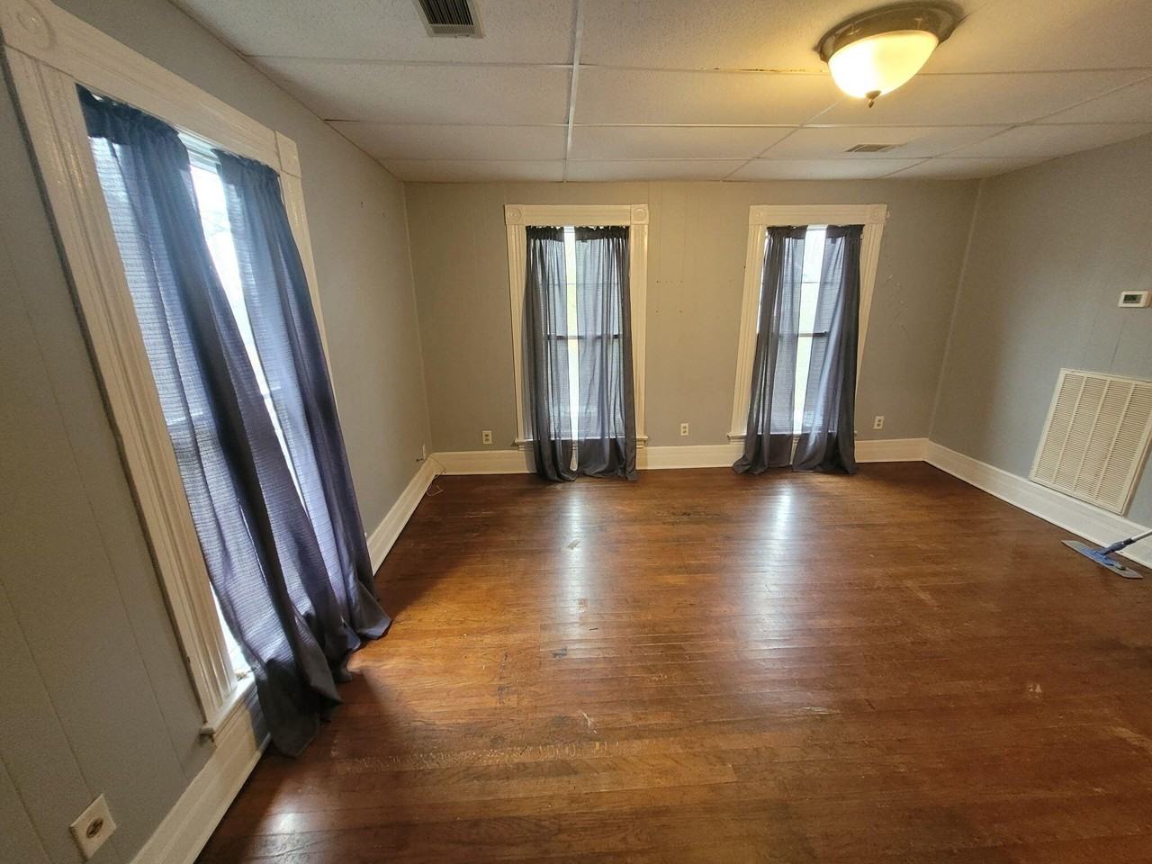 407 Colville St - Photo 3 of 7