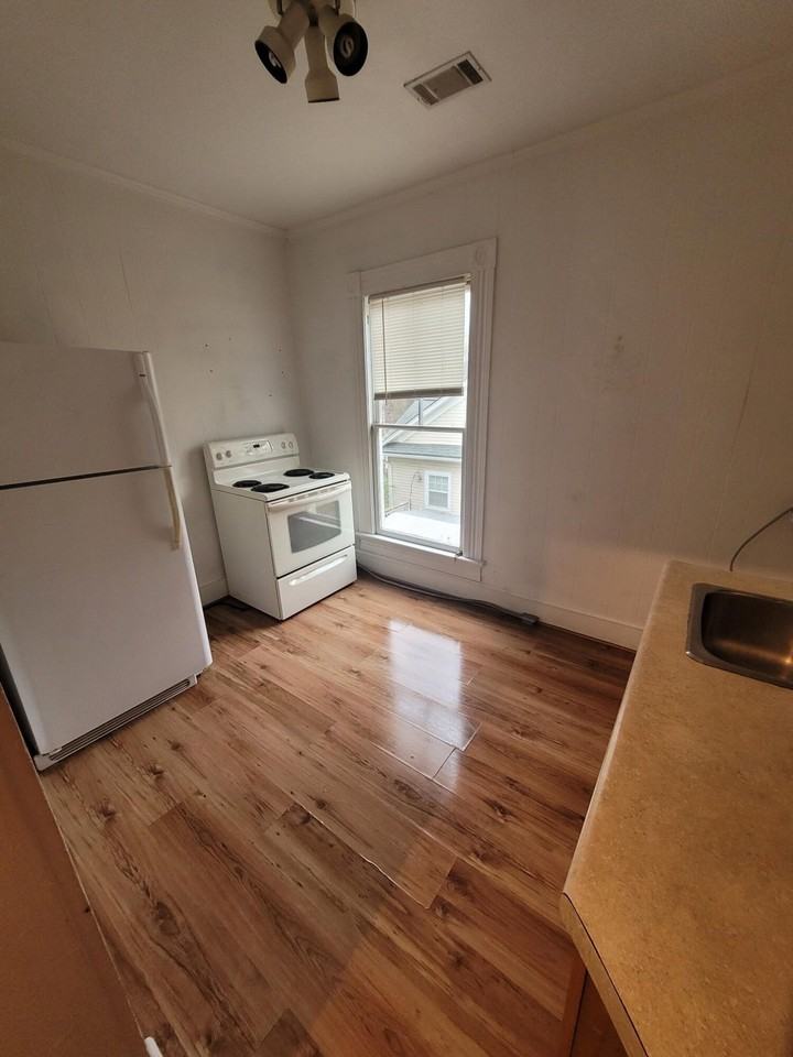 407 Colville St - Photo 4 of 7